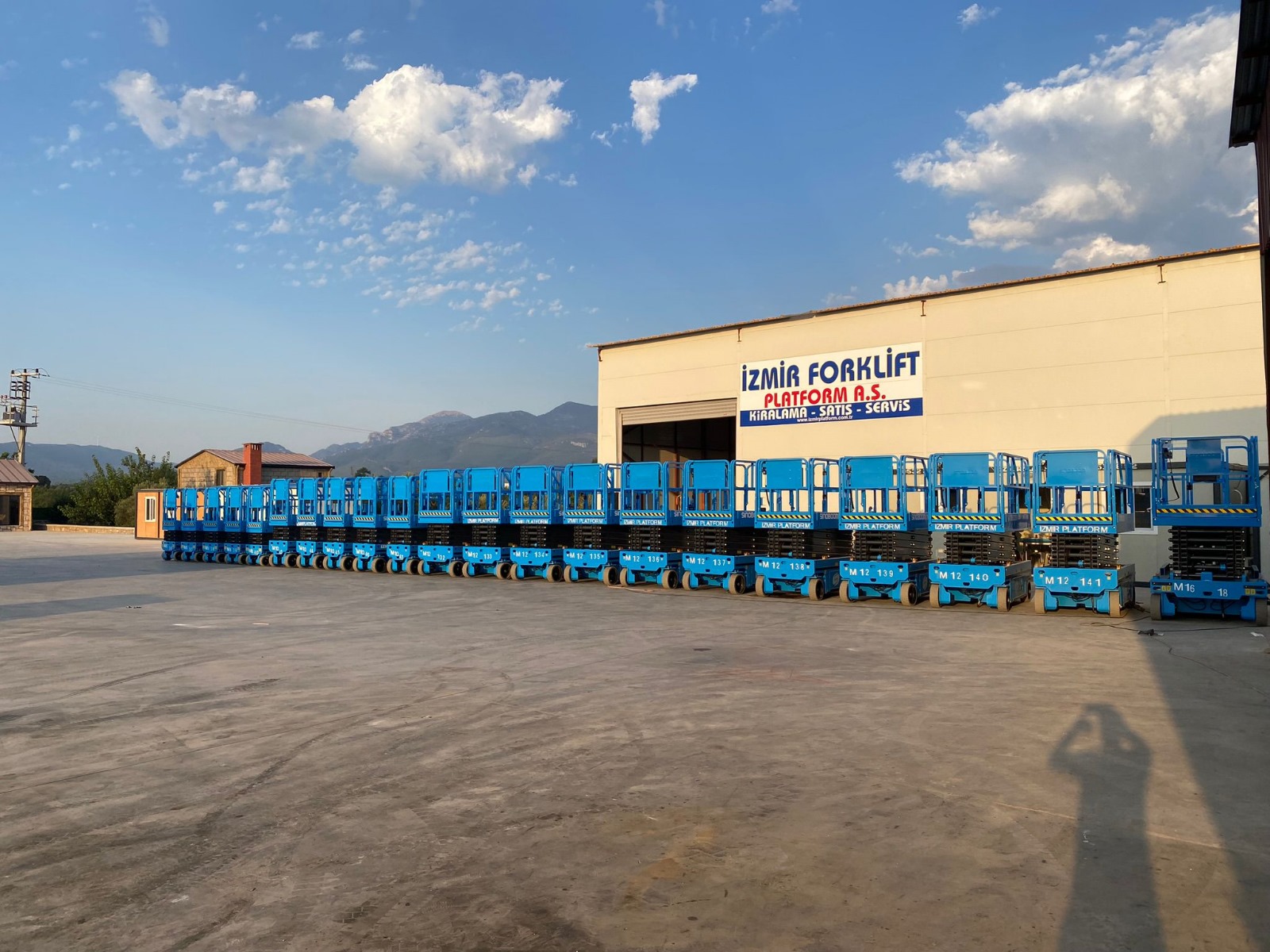 2023 MODEL SINOBOOM MARKA 45 ADET MAKASLI MANLFT SPARMZ FLOMUZA KATILMITIR.